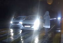 “Almost Hit Someone.” Taxi Driver Crosses Crosswalk in Front of Pedestrian in Front of Police – Auto Online “Almost Hit Someone.” Taxi Driver Crosses Crosswalk in Front of Pedestrian in Front of Police – Auto Online