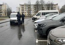 A passerby and the police stopped a car with their hands. What happened? – Auto Online A passerby and the police stopped a car with their hands. What happened? – Auto Online