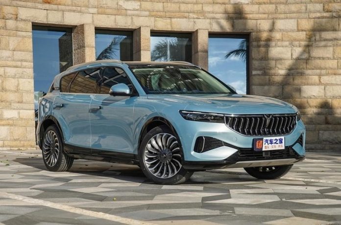 Dongfeng unveiled a 680-horsepower electric crossover.