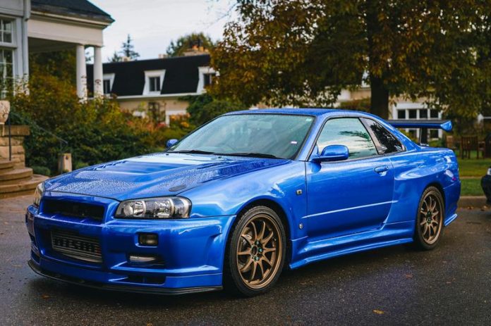 Nissan Skyline GTR R34 V-spec II (2002): So much content