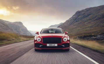 The new Bentley Flying Spur V8 can reach speeds of up to 318 km/h. The new Bentley Flying Spur V8 can reach speeds of up to 318 km/h.