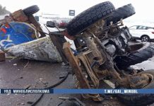 Two cars and a tractor collided on the highway – video shows the aftermath – Auto Online Two cars and a tractor collided on the highway – video shows the aftermath – Auto Online