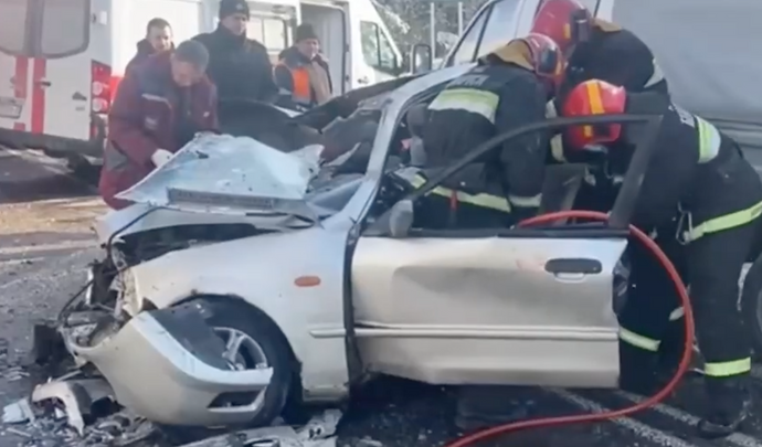 f445bab47f2d8c8ec329c2baef935882.png Two women were trapped in a car after a crash. The aftermath of the accident is shown on video – Auto Online