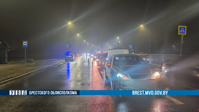 69fa838f9b982f58908d999b2072b2fc.jpg A Mercedes struck and killed a pedestrian in Brest – Auto Online