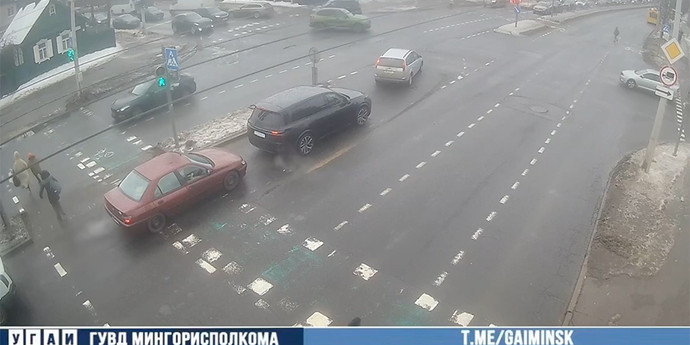 9b631cfb4fee55c6e0514fe925dcc28e.jpg A car hit a woman and her child in Minsk – the moment was captured on video – Auto Online