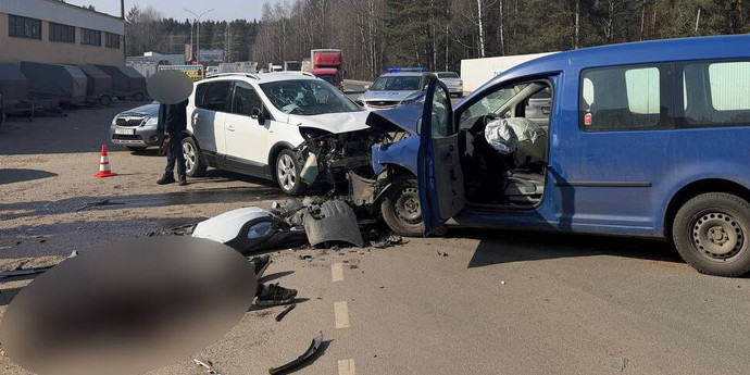 b6324850d830d9f320e2adb6b8a48bfd.jpg Video: Serious accident in Minsk, two people taken to hospital – Auto Online