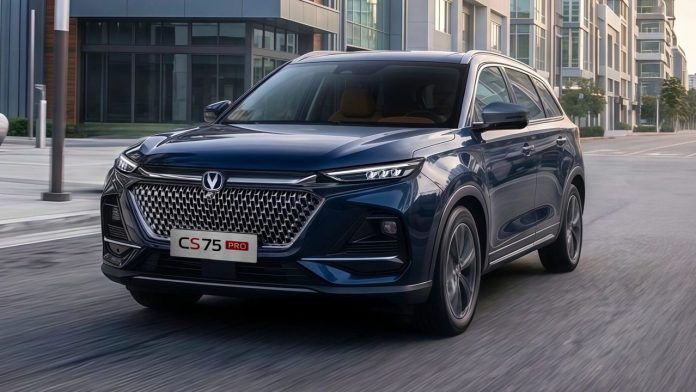 7 seats and a Guinness World Record-breaking engine: Changan unveils a new family crossover for Europe.