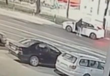 Brest incident: pedestrian attacks parked taxi, damaging two doors – Auto Online Brest incident: pedestrian attacks parked taxi, damaging two doors – Auto Online
