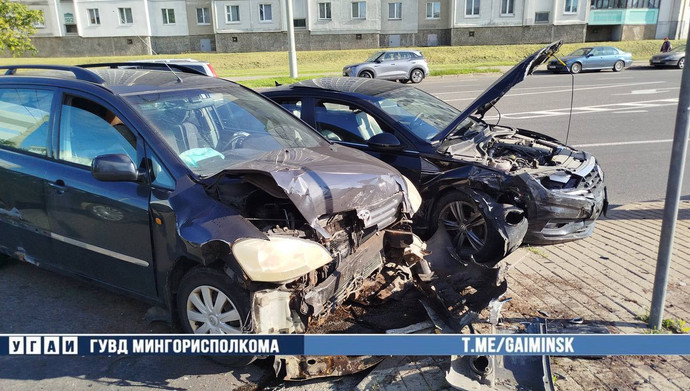 a6bfe4ac62e1d229ddac751a87b43727.jpg Three people were taken to the hospital in Minsk after a Volkswagen and Toyota collided – Auto Online