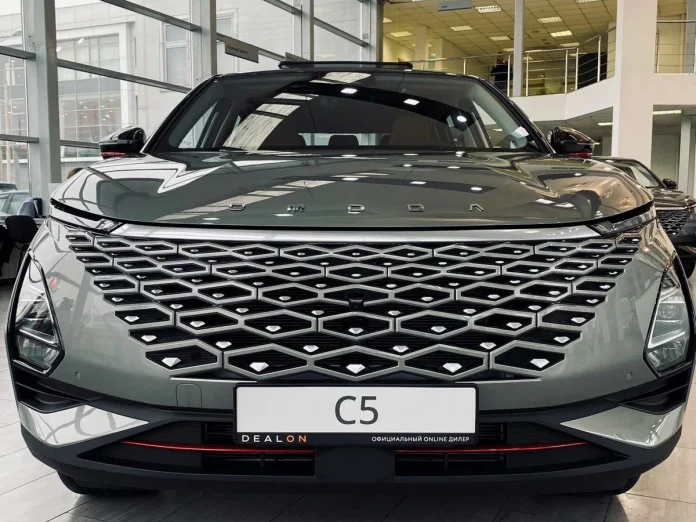 Geely Coolray or Omoda C5: Which Chinese crossover is better to choose in 2026?