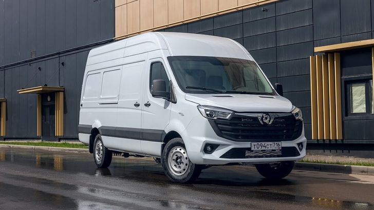 В России появился новый отечественный автомобиль, из которого сделали дом на колесах. Сколько он стоит