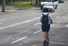 Driving on the road instead of the sidewalk. A teenager riding an electric scooter was stopped by traffic police in Minsk – Auto Online Driving on the road instead of the sidewalk. A teenager riding an electric scooter was stopped by traffic police in Minsk – Auto Online
