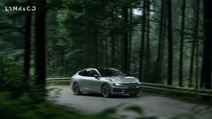 A Chinese station wagon with 530 hp challenges the BMW M3 Touring and costs 10 times less.