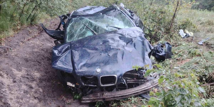 4cd3f2818c8bb43ce2584ab8f3458d30.jpg BMW вылетел с дороги и перевернулся, погибла 15-летняя девушка – Авто Onlíner
