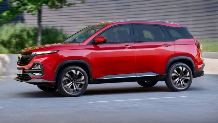 chevroletcaptiva.jpeg Новый семиместный Chevrolet дешевле китайских конкурентов: Captiva привезли в Россию за 2,2 млн рублей