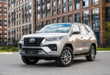 Toyota Fortuner снова продают в России: сколько стоит легендарный внедорожник в 2026 году Toyota Fortuner снова продают в России: сколько стоит легендарный внедорожник в 2026 году