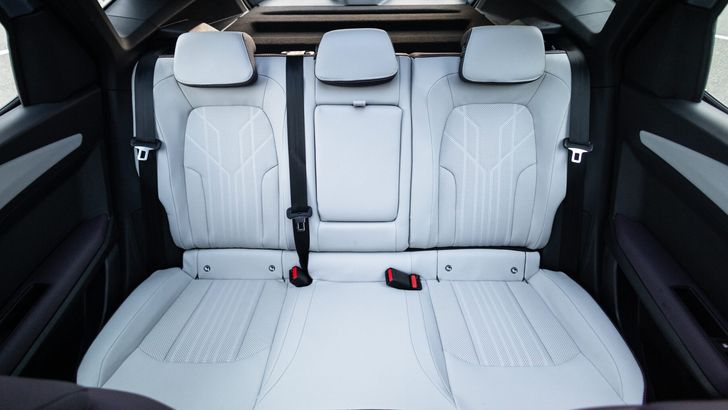 Интерьер Nissan Tekton
