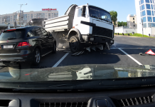 Accident in central Minsk: Truck hits bus and knocks down traffic light – Auto Online Accident in central Minsk: Truck hits bus and knocks down traffic light – Auto Online
