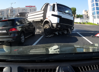 Accident in central Minsk: Truck hits bus and knocks down traffic light – Auto Online Accident in central Minsk: Truck hits bus and knocks down traffic light – Auto Online