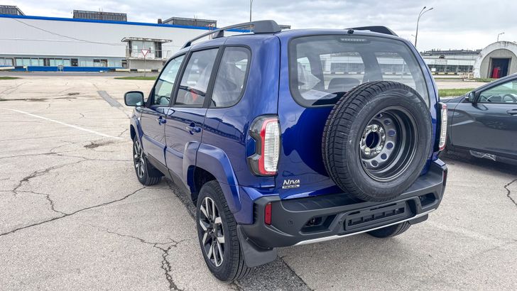 LADA Niva Travel
