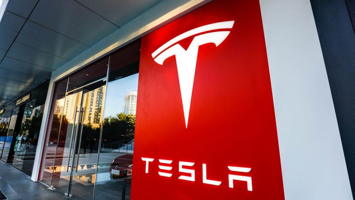 Илон Маск готовит грандиозное шоу: стало известно, когда Tesla покажет спорткар следующего поколения