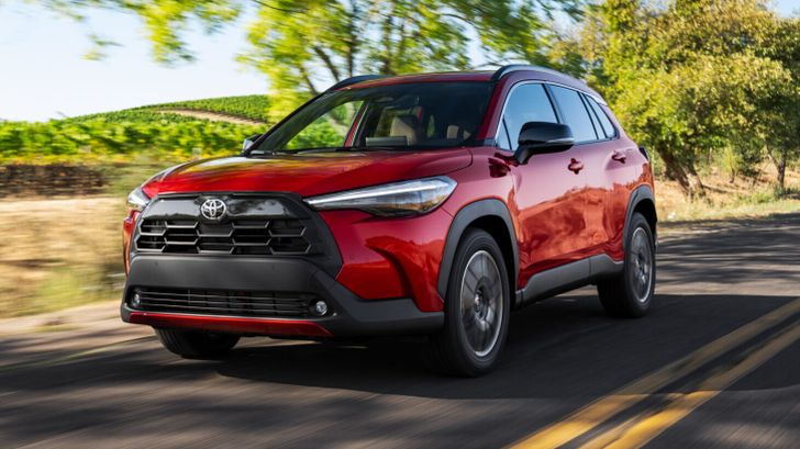 Обновился недорогой кроссовер Toyota, которого нет в России. Сколько он стоит в рублях
